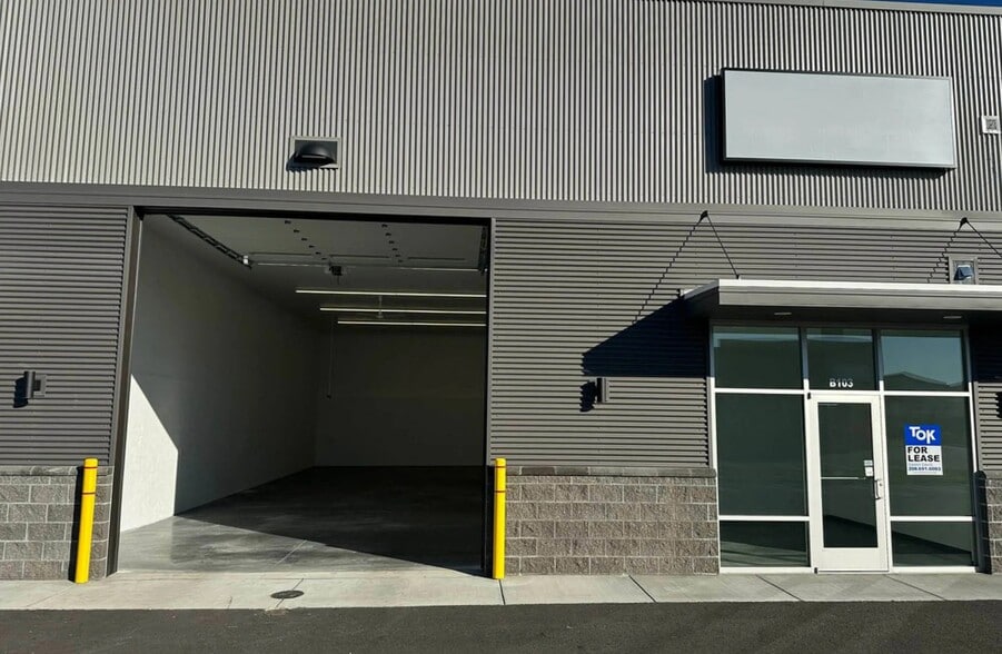 More Photos Of 4129 E Early Dawn Ave, Post Falls Flex For Lease