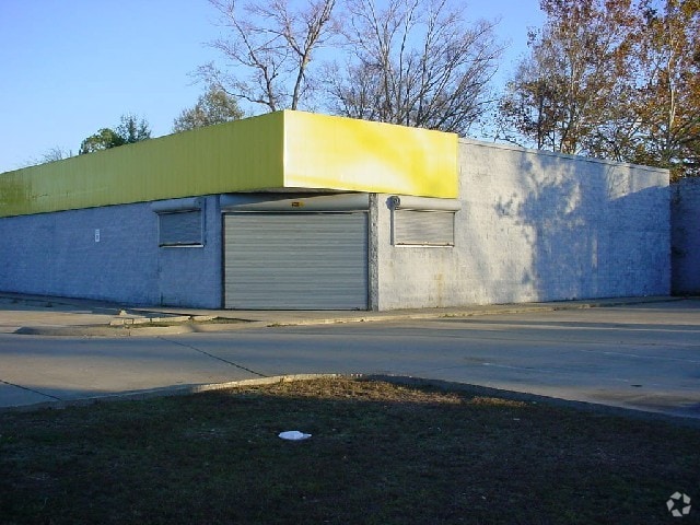 Primary Photo Of 950 Bailey Ave, Jackson Auto Repair For Lease