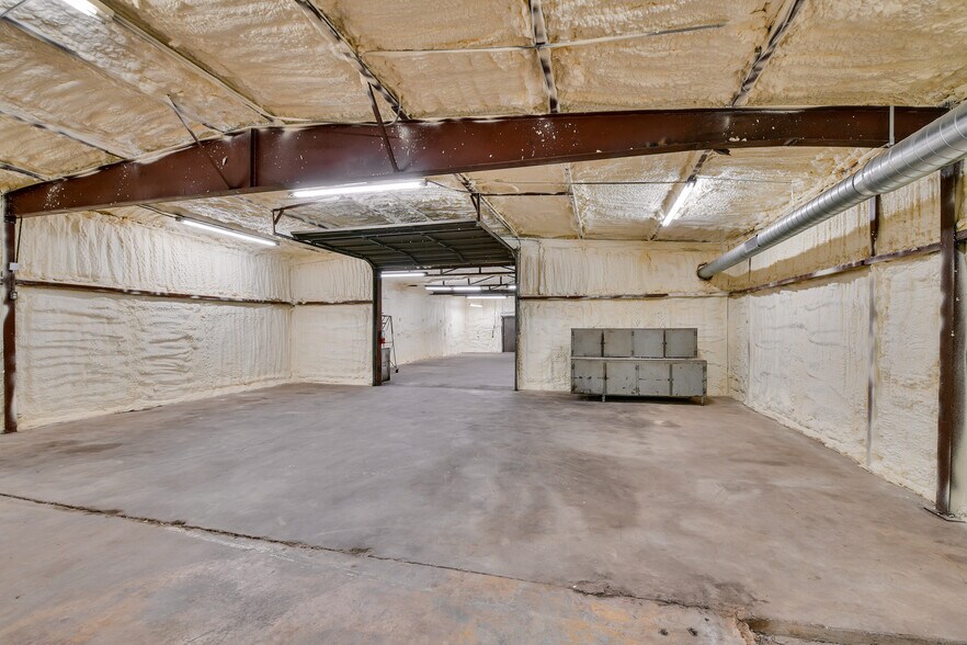 More Photos Of 3115 Sabine St, Forest Hill Warehouse For Sale