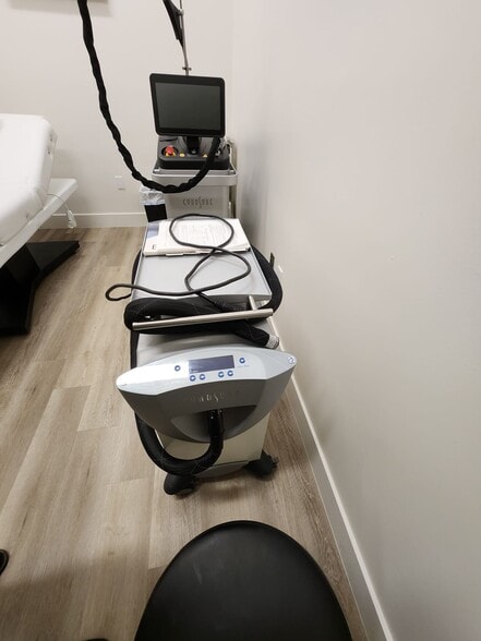 More Photos Of 6630 Foothill Blvd, Tujunga Freestanding For Lease