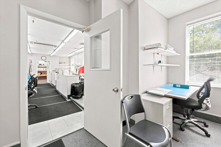 More Photos Of 806 Beaver St, Bristol Office For Sale