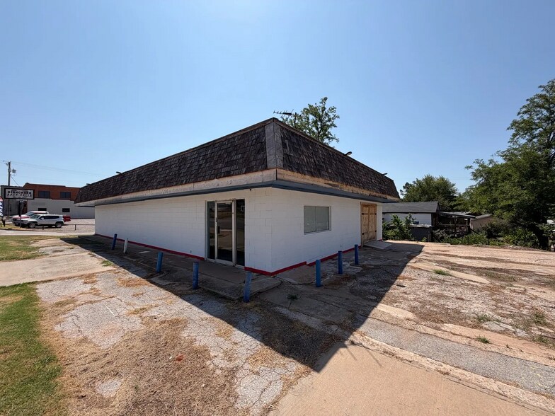 Primary Photo Of 204 W Veterans Memorial Hwy, Blanchard General Retail For Sale