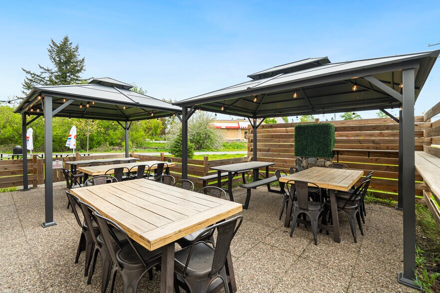 More Photos Of 19 Moore St, Carleton Place General Retail For Sale