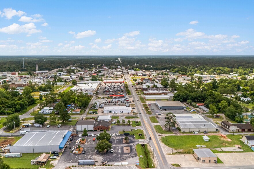 More Photos Of 697 W Cherry St, Jesup Restaurant For Sale