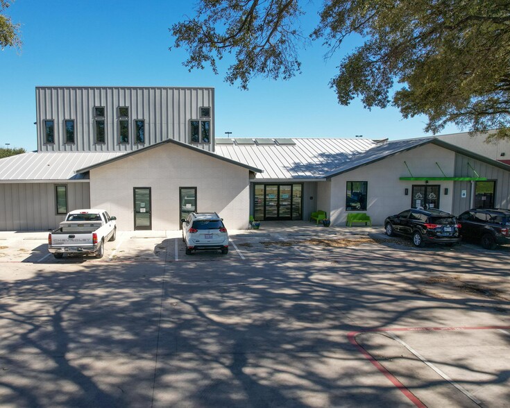 Primary Photo Of 1320 Frontage, New Braunfels Veterinarian Kennel For Lease