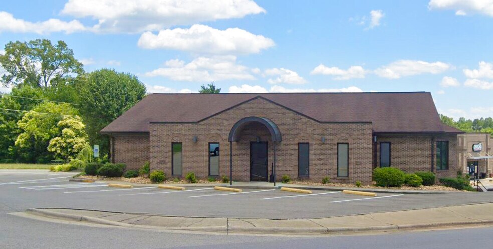 More Photos Of 1008 Old Rockford St, Mount Airy Medical For Lease