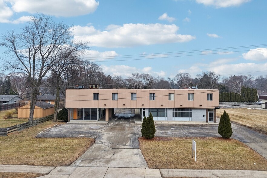 More Photos Of 8050 N Port Washington Rd, Fox Point Office For Sale
