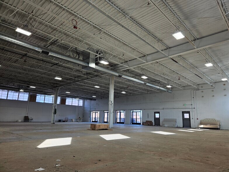 More Photos Of 725 Main St, Middletown Storefront For Lease