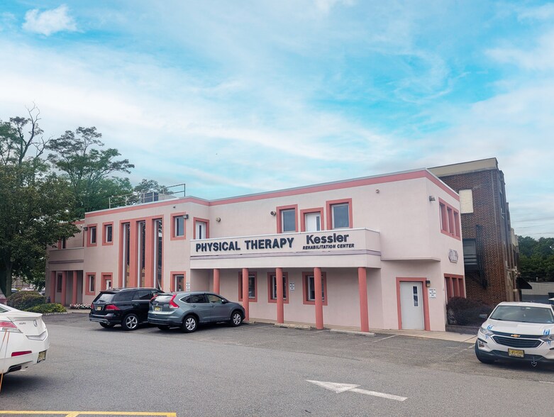 Primary Photo Of 194 The Plz, Teaneck Office For Lease