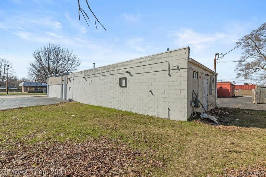 More Photos Of 5153 S Beech Daly St, Dearborn Heights Freestanding For Lease