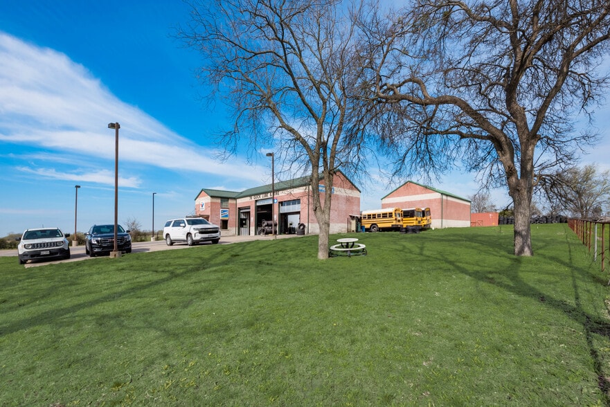 More Photos Of 712 State Highway 78 S, Farmersville Auto Repair For Sale