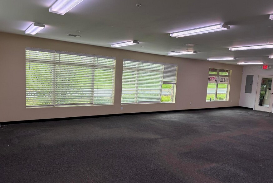 More Photos Of 394 Elsmere Ave, Delmar Storefront Retail Office For Lease