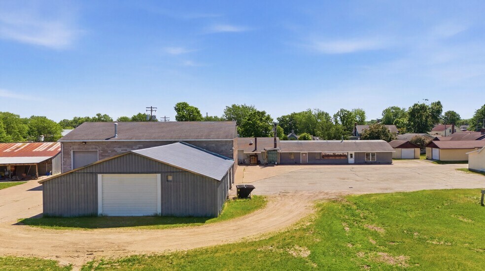 More Photos Of 520 W Broadway St, Blair Warehouse For Sale
