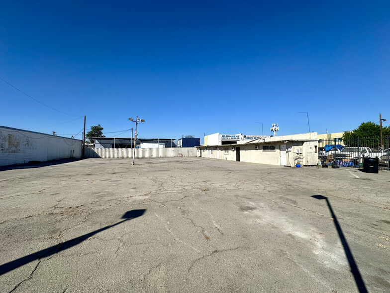 Primary Photo Of 514 Glenoaks Blvd, San Fernando Land For Lease