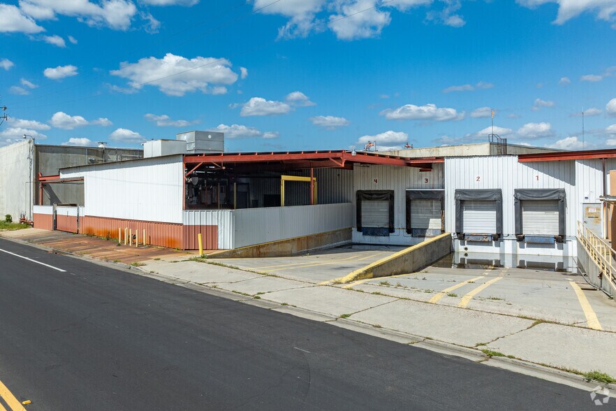 More Photos Of 200 N Uruapan Way, Dinuba Warehouse For Sale