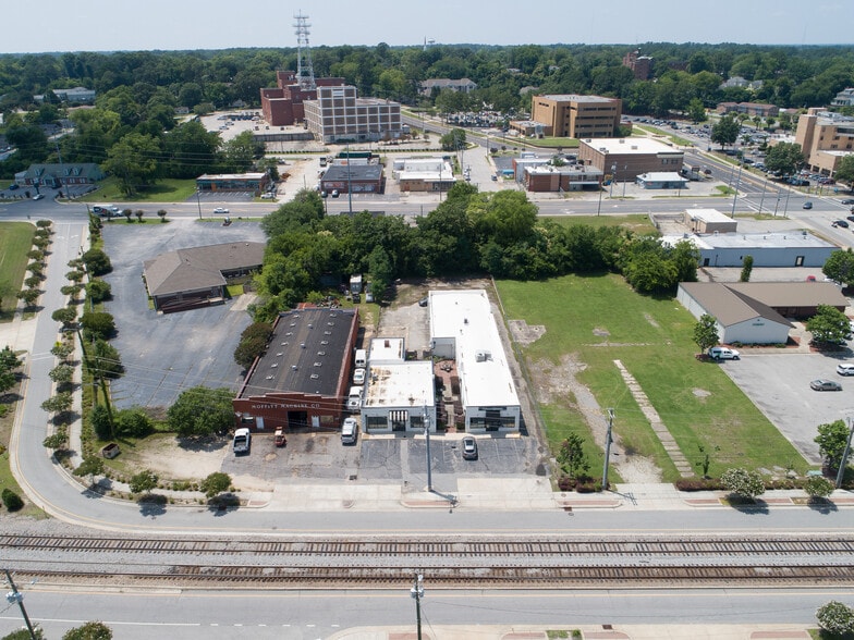 More Photos Of 228-230 Winslow St, Fayetteville Loft Creative Space For Sale
