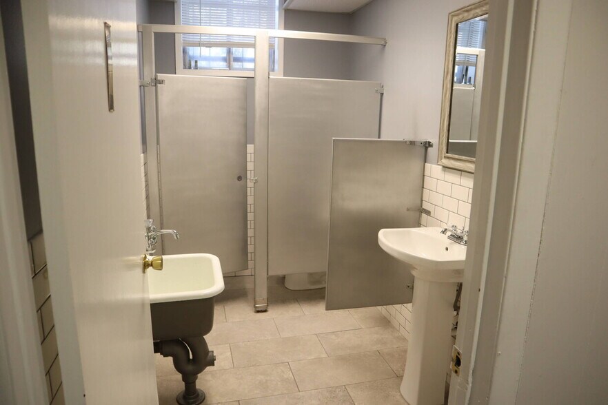 More Photos Of 103 Fort Salonga Rd, Northport Office For Sale