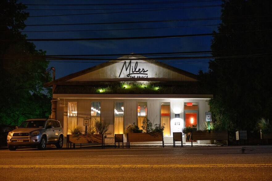 More Photos Of 873 N Broadway, White Plains Restaurant For Sale