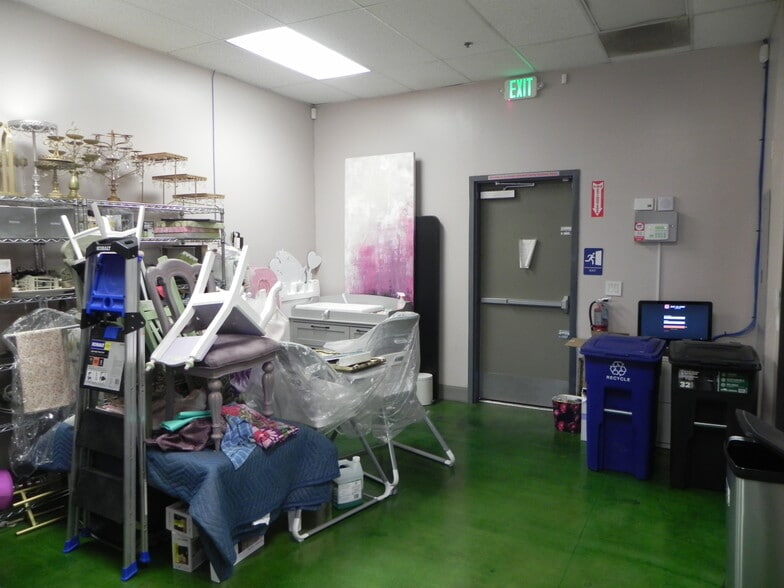 More Photos Of 2083 Orange Tree Ln, Redlands Freestanding For Lease