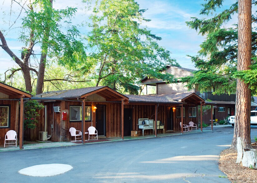 Primary Photo Of 2600 Rogue River Hwy, Grants Pass Hotel For Sale