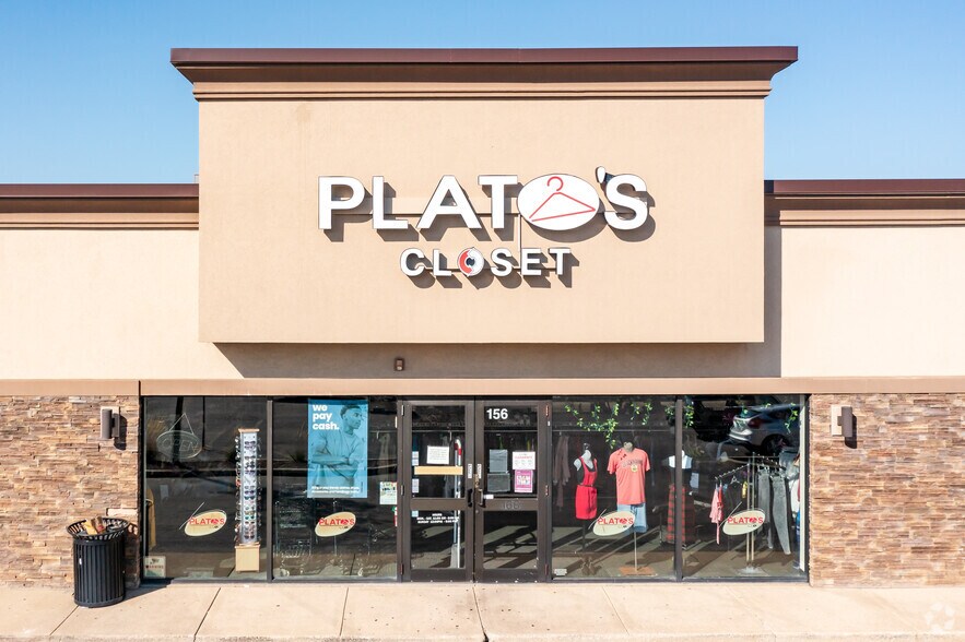 More Photos Of 130-156 E Army Trail Rd, Glendale Heights Storefront For Sale