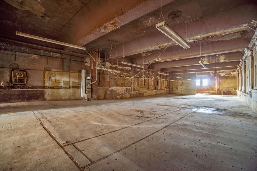 More Photos Of 132 North Ave, Pittsburgh Manufacturing For Sale