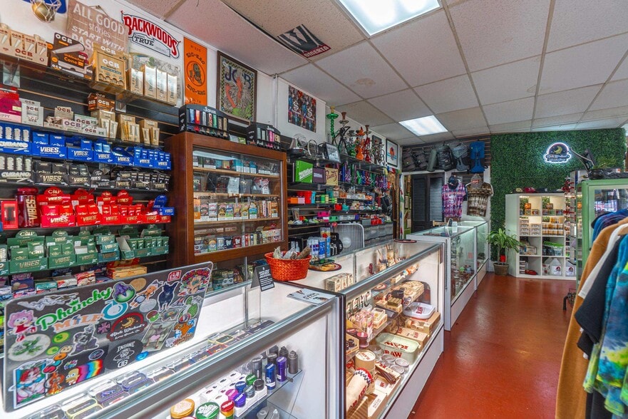 More Photos Of 1090 Redondo Ave, Long Beach Storefront Retail Residential For Sale