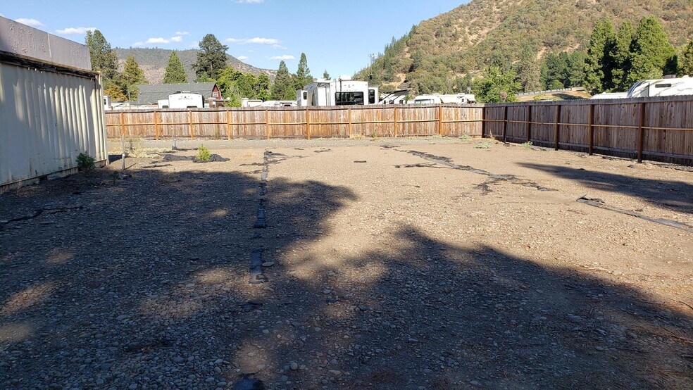 More Photos Of 175 Rogue River Hwy, Gold Hill Office For Sale