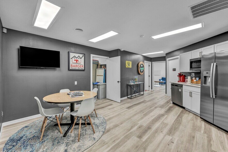 More Photos Of 1824 E Broad St, Columbus Office Residential For Lease