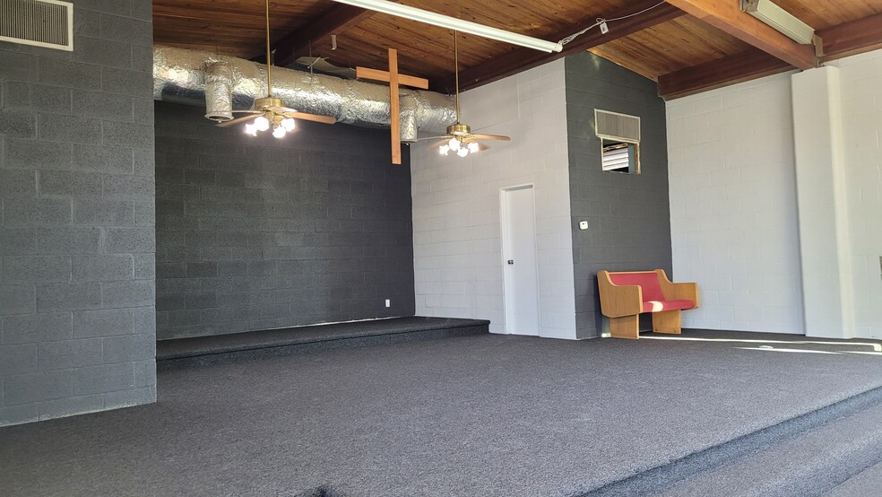 More Photos Of 2945 Sunnyvale St, Dallas Religious Facility For Sale