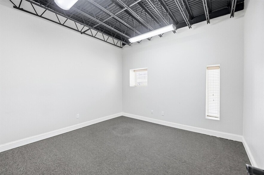 More Photos Of 1301 E Weatherford St, Fort Worth Showroom For Sale
