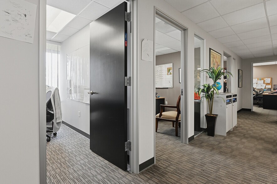 More Photos Of 9320 Chesapeake Dr, San Diego Office For Sale
