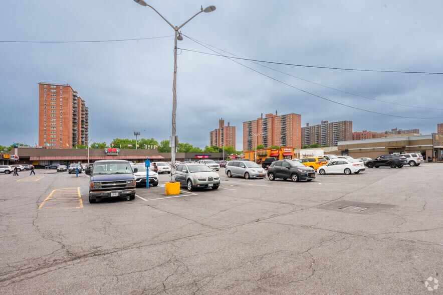 More Photos Of 1600-1656 Bruckner Blvd, Bronx Storefront For Lease