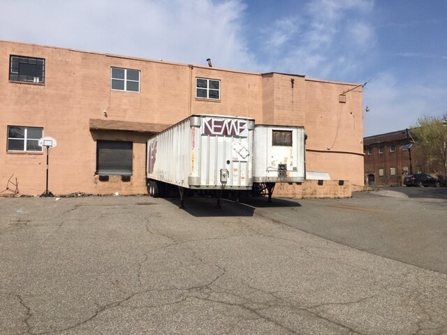 More Photos Of 10 Dell Glen Ave, Lodi Manufacturing For Lease