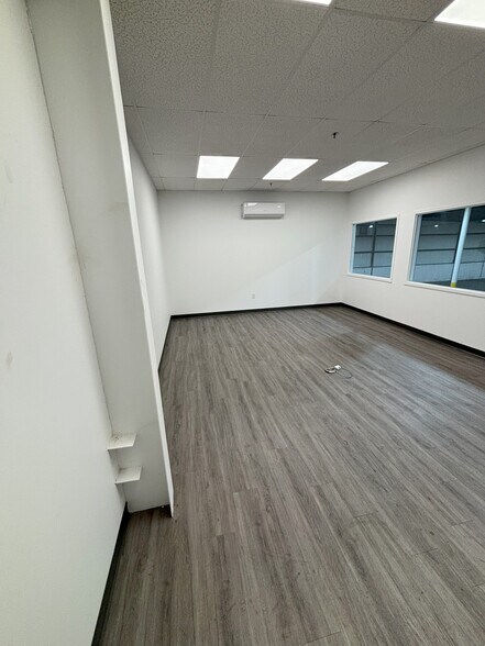 More Photos Of 104 Southeast Pky, Franklin Warehouse For Lease
