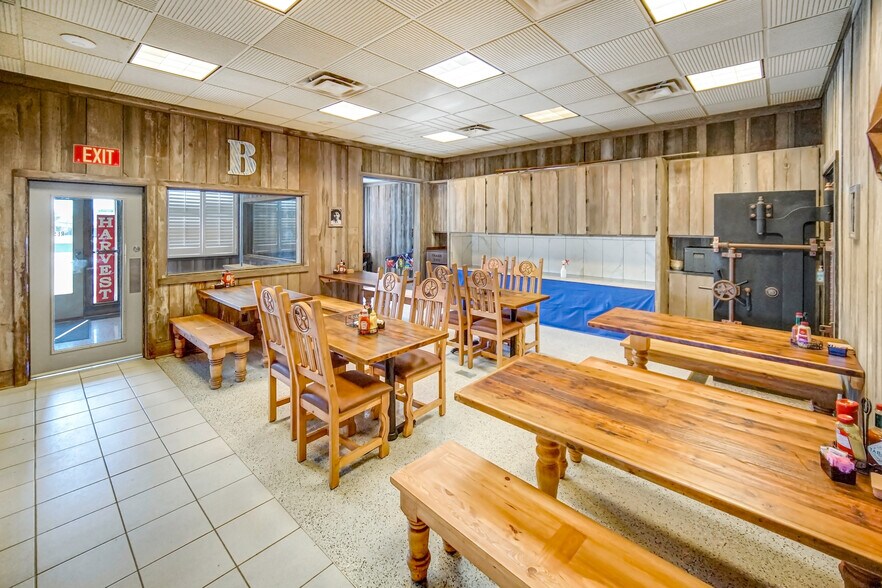 More Photos Of 111 E Dempsey St, Bryson General Retail For Sale