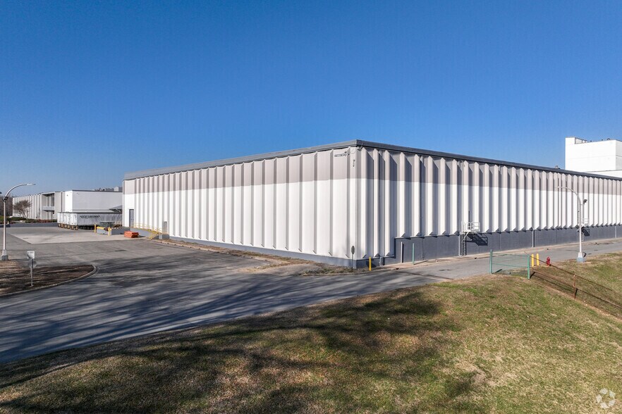 More Photos Of 90 Piedmont Industrial Dr, Winston-Salem Warehouse For Sale