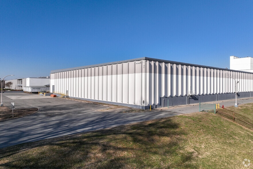 More Photos Of 90 Piedmont Industrial Dr, Winston-Salem Warehouse For Lease