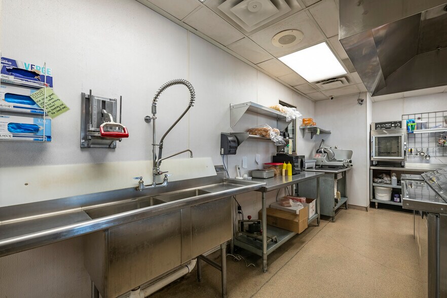 More Photos Of 7903 S Airport Rd, West Jordan Fast Food For Sale