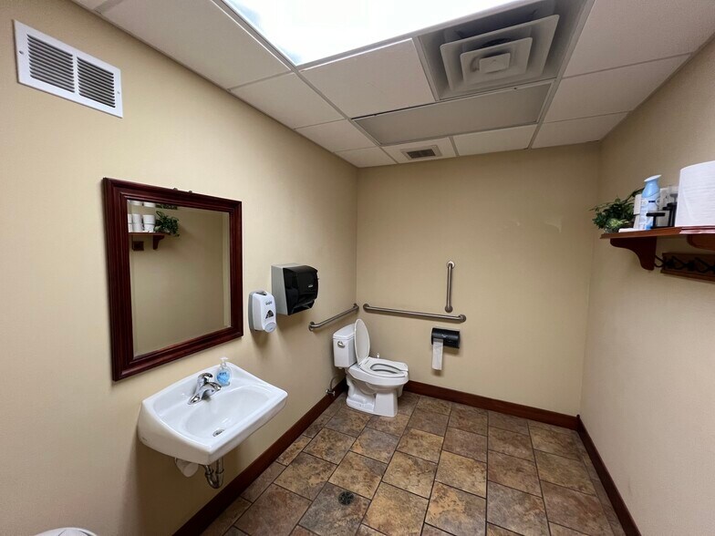 More Photos Of 104 Park Ave N, Park Rapids Medical For Lease