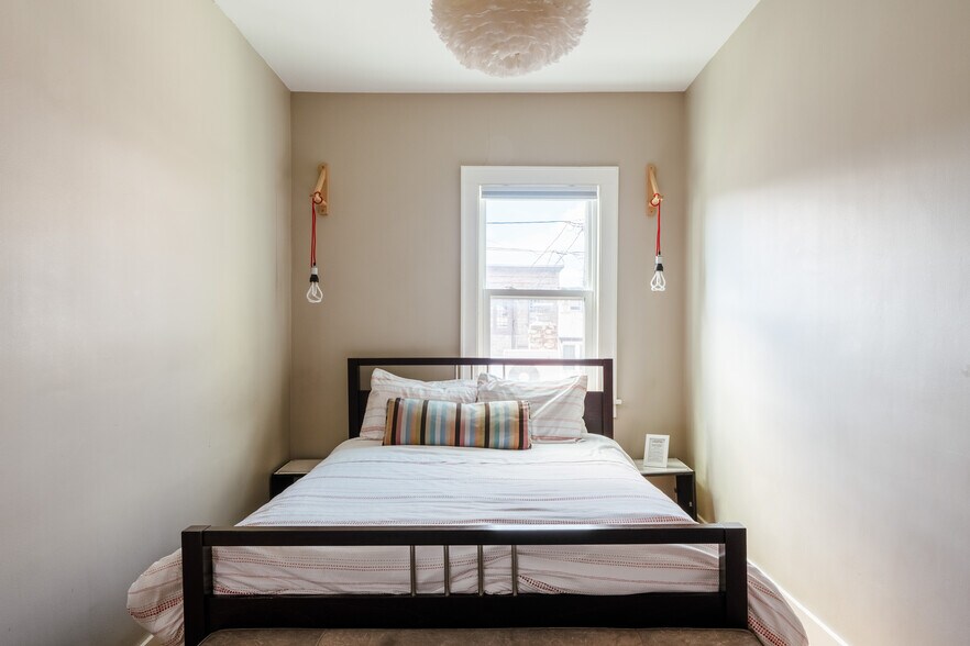 More Photos Of 705 Warren St, Hudson Storefront Retail Residential For Sale