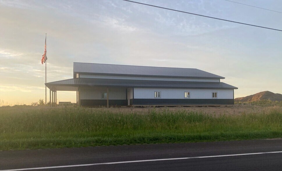 Primary Photo Of 1376 142nd Ave, Wayland Storefront For Lease