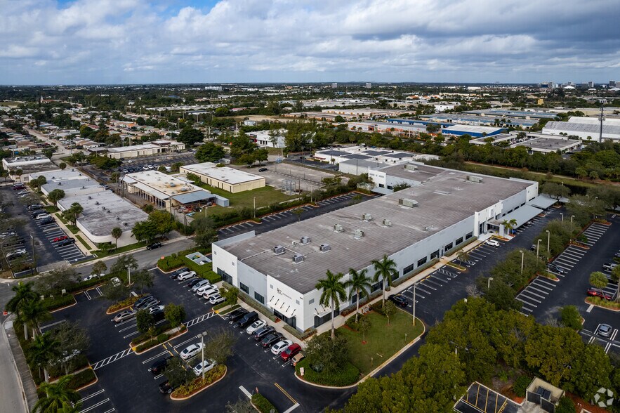 More Photos Of 1661 Worthington Rd, West Palm Beach Office For Lease