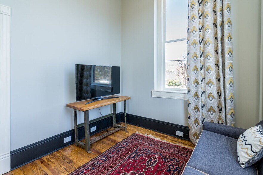 More Photos Of 201 Chatham St, Sanford Office Residential For Sale