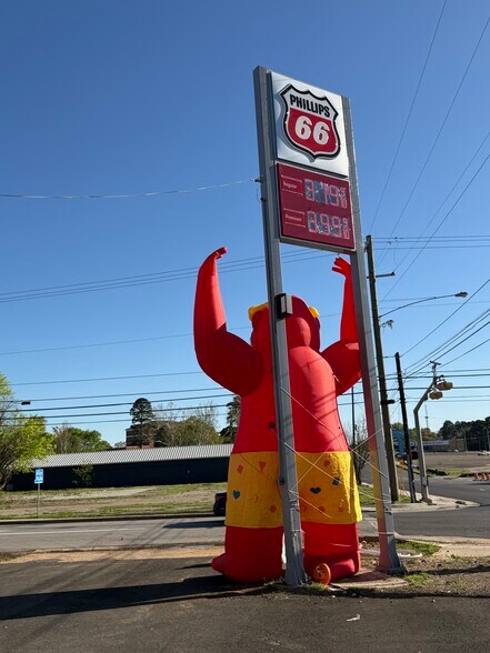 More Photos Of 1708 S Mobberly Ave, Longview Service Station For Sale