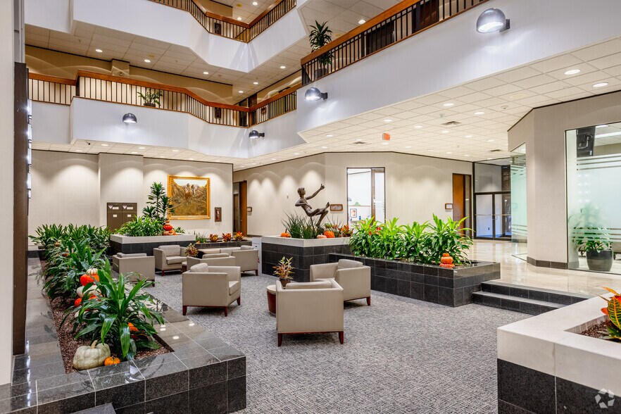 More Photos Of 16475 N Dallas Pky, Addison Office For Lease