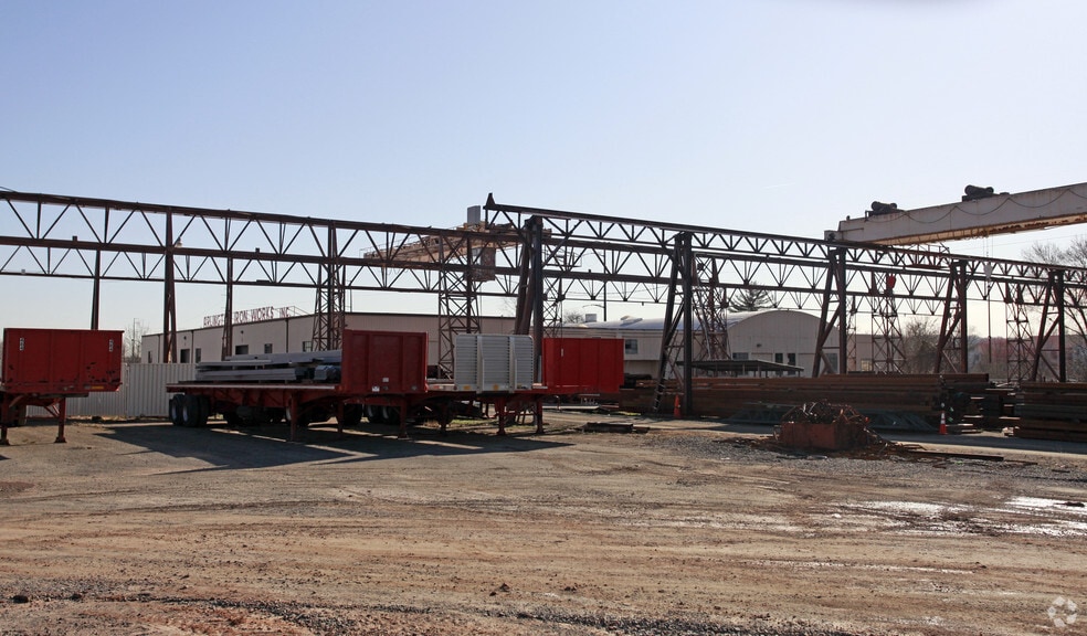 More Photos Of 9129 Euclid Ave, Manassas Warehouse For Lease