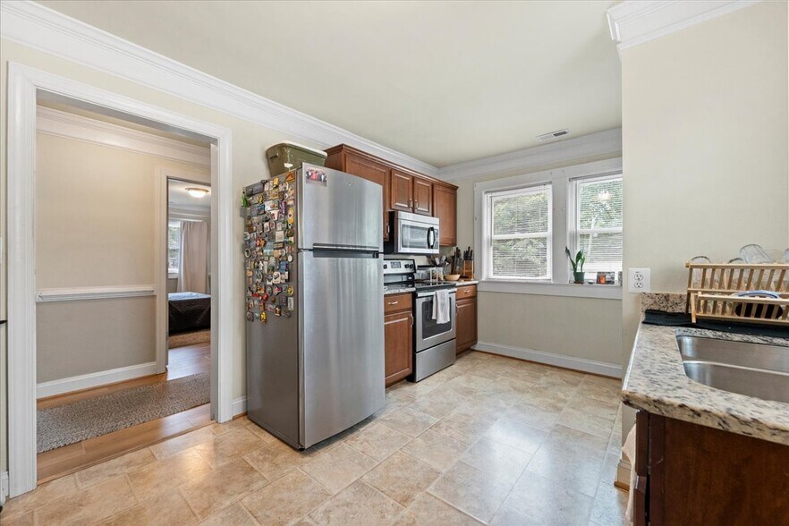 More Photos Of 1911 Dixon St, Fredericksburg Freestanding For Sale