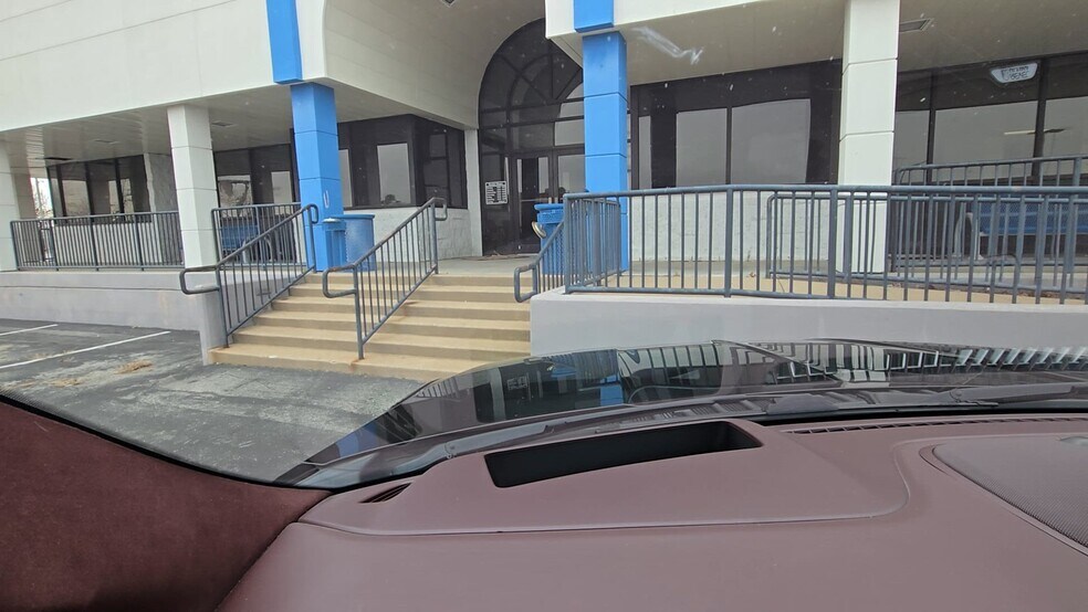 More Photos Of 3003 S Memorial Dr, Tulsa Auto Dealership For Sale