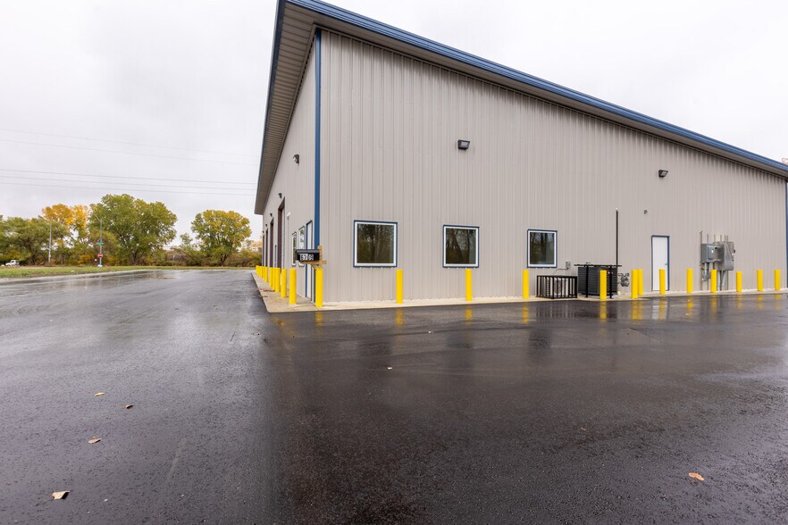 More Photos Of 6709 Universal Ave, Kansas City Warehouse For Sale